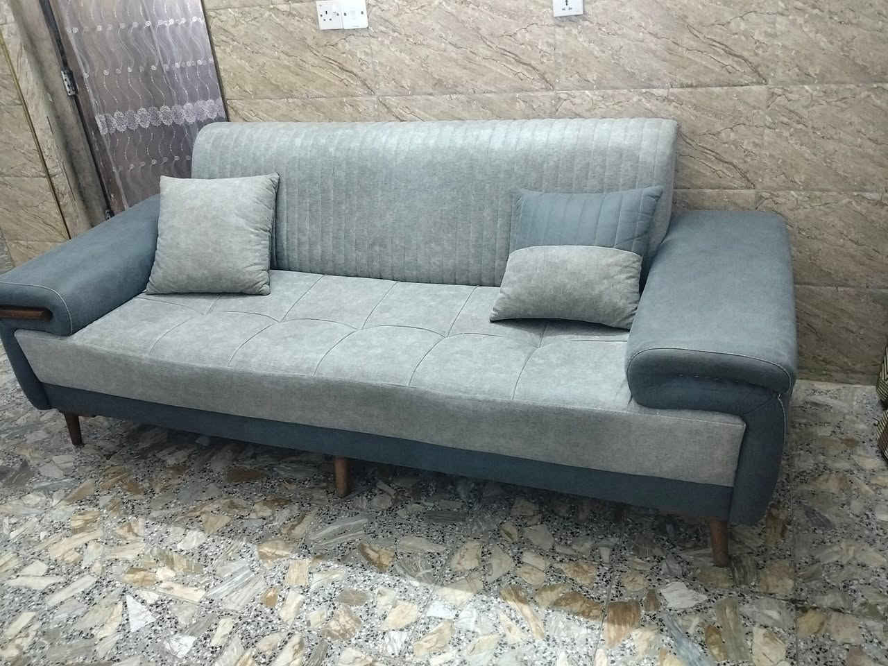 مرحبا غراض بيت للبيع مستعجلين عليهم مكان بغداد مدينة الصدر اليريد توصيل موجود شراي يتفضل خاص او واتساب صاحب لأغراض رقمه ***********
