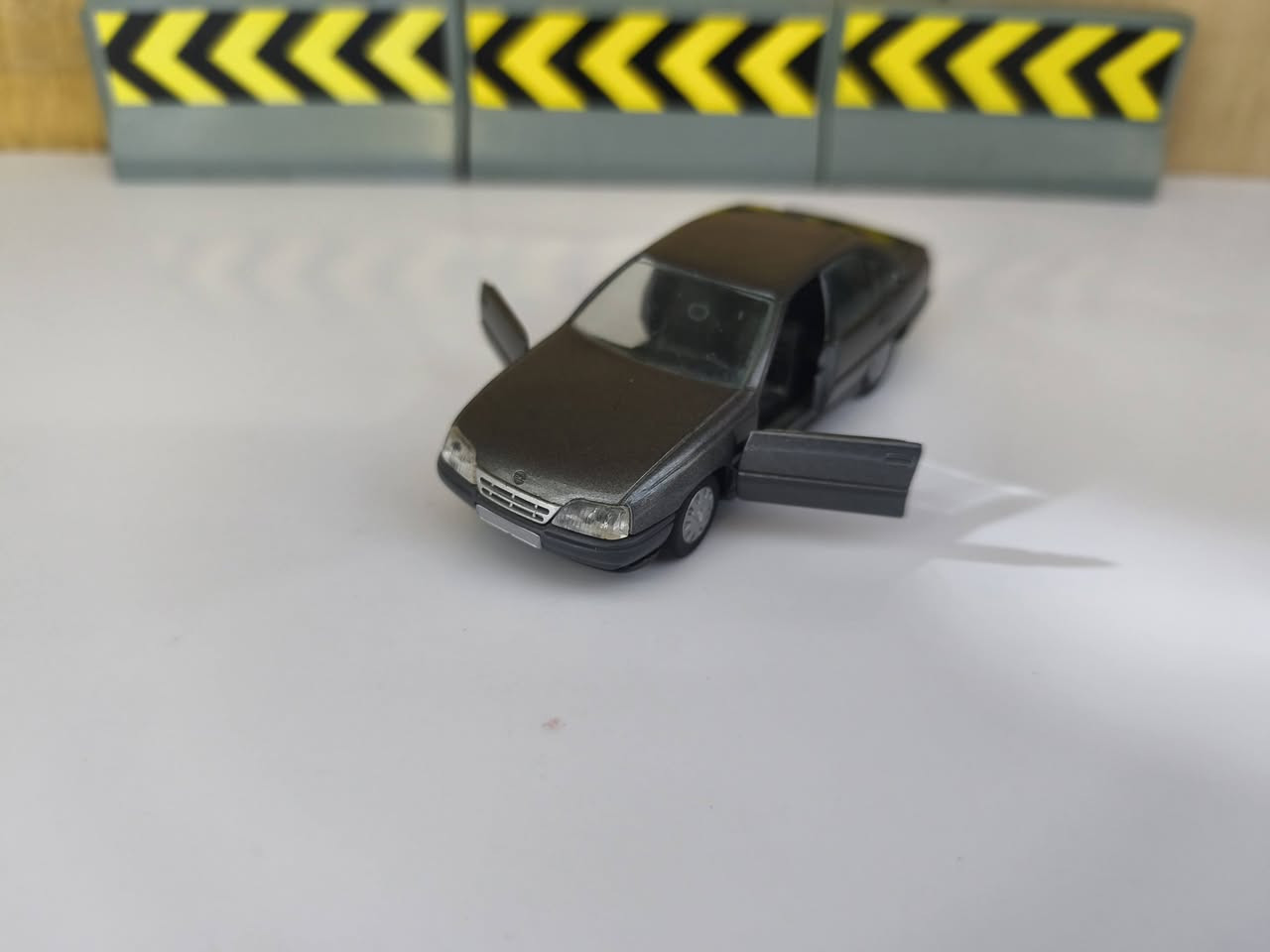 السلام عليكم .
للبيع سيارة حديد حجم 43 نوع اوبل صناعة الاماني . 
السعر 25000 دينار فقط يتوفر توصيل .


**إذا كنت صاحب هذا الإعلان وتريد حذفه لأي سبب، رجاءا أرسل رسالة إلى الدعم الفني**