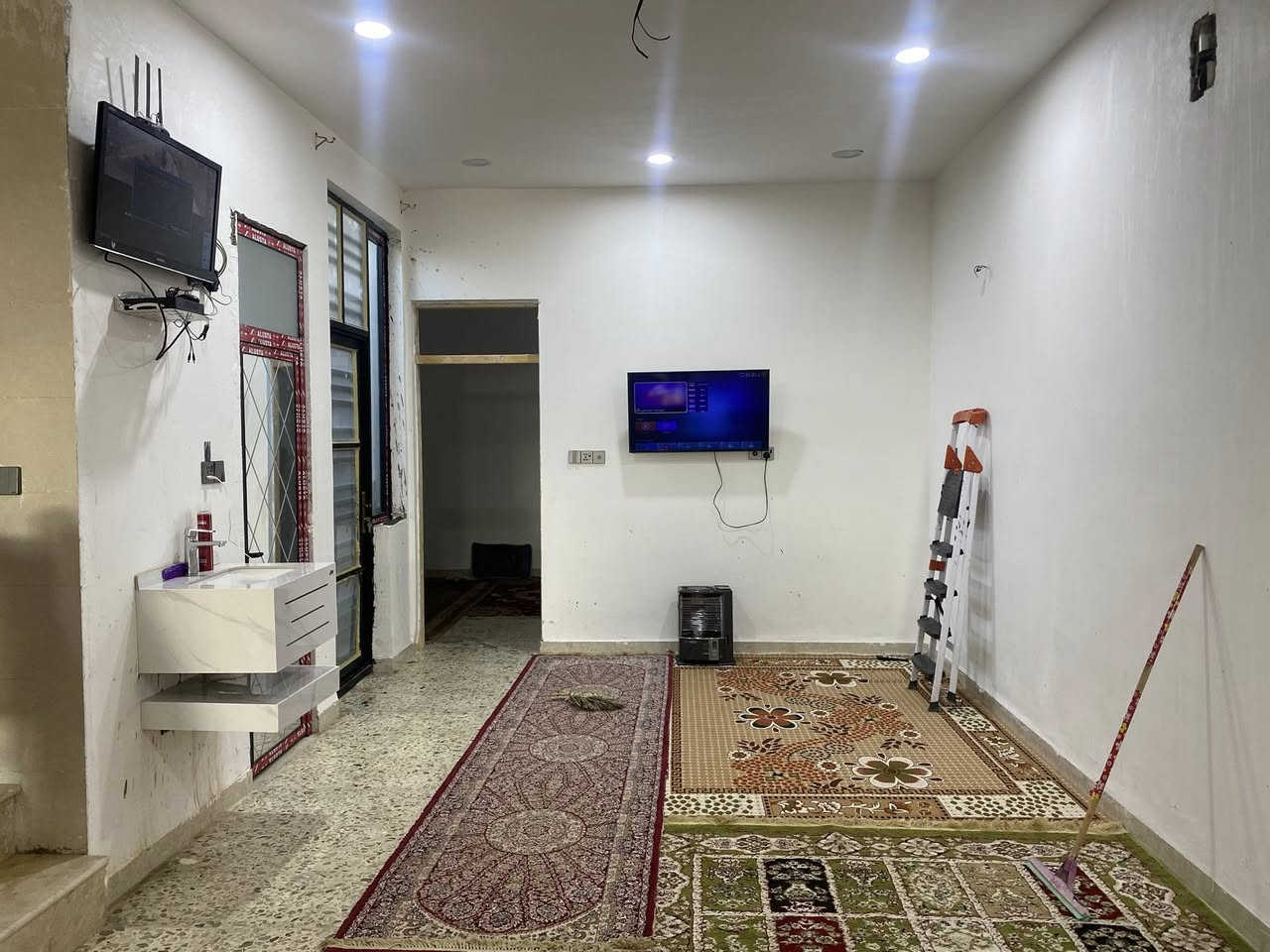 سلام عليكم 
بيت١٢٥ الصابيات
١١الف
على خدمات
البيت بناء جديد صالي شهرين ماعد بيي 
على شارع عشرين تبليط
باقي إلا ستفسار الانتصل على رقم
***********
