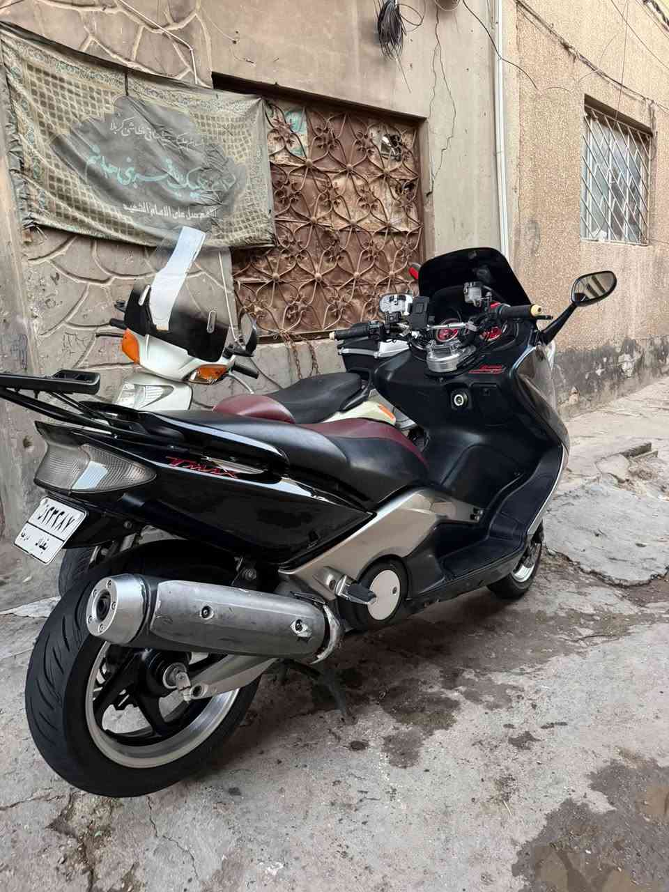 السلام عليكم
تيماكس 2008 
البيع دراجه وكاله عل وضع الشركه اي نقص مابيه 
رقم تحويل ثاني يوم دراجه داخله هز يعني بس احولك ونطلع من المرور ماكو اي فره 
دراجه بيه غراض من الخارج ستيرن وعنابير برمبه 
وصواني مورده 
وجامه اماميه 
بكليات وشاير كرستال 
دراجه بيه هواي غراض 
المكان بغداد الصالحيه 

‭***********‬
