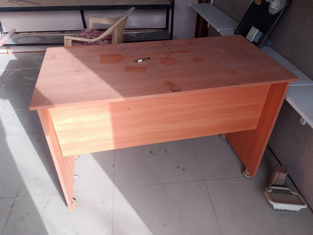 رفوف للبيع 
***********
