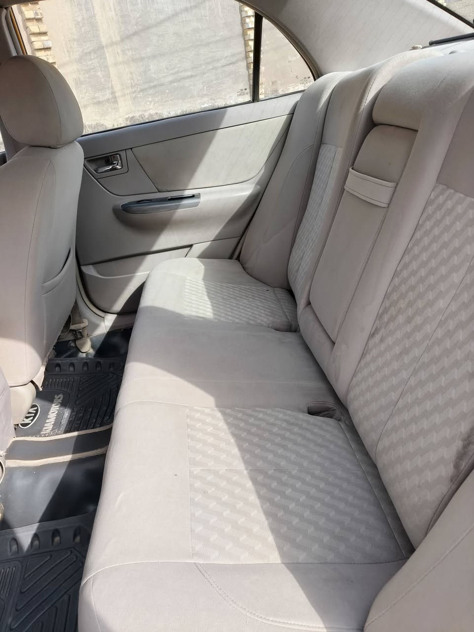 جيلي موبل مديل2013 السيارة نضيفة ما نقصها شي مكفولة السيارة رقم بغداد إنكليزي تحويل ثاني يوم مكان واسط مركز المدينة  بيها صبغ في دعامات و الهلالات الخلفي ، السعر 45 الرقم ***********
