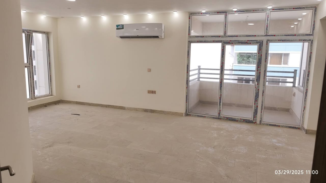 شقة للبيع في مجمع ابن فرناس السكني قرب مرور التاجيات في بغداد
الشقة مدفوعة الاقساط ومستلمة بشكل كامل وغير مسكونة
بلوك A4
الطابق الخامس
المساحة 190 م
صالة واستقبال
غرف نوم عدد 3
حمامات عدد 2
مطبخ متكامل مجهز بكاونترات وطباخ ومرشحة وغسالة ملابس
سبالت عدد 3
انارة 
اطلالة جانبية على الحدائق
كهرباء 24 ساعة 
منظومة غاز مركزي
السعر مناسب جدا 
للاستفسار التواصل على الرقم  ***********
