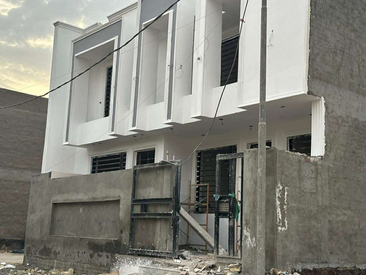 دار للبيع حديث زيرو ممسكون سابقا 
شارع ٨٠ خلف شركه عراق البدر  

عرض الشارع 8 متر 

📍 الموقع: حي القضاه قرب شارع ٨٠ 

📐 المساحه ❗️❗️١٧٥ متر 
📏 الواجهة:❗️١٣ متر 

طابو زراعي سند ٢٥ تحويل مباشر طابقين 
 

📞 لمزيد من المعلومات أو لمعاينة العقار، يرجى الاتصال أو زيارة المكتب:
📍 الحلة – حي الحسين، قرب حلويات لبنان

📱 ￼⁨0770 166 6501⁩ واتساب 
📱 ***********
📱 ***********
سجاد سامي للعقار
