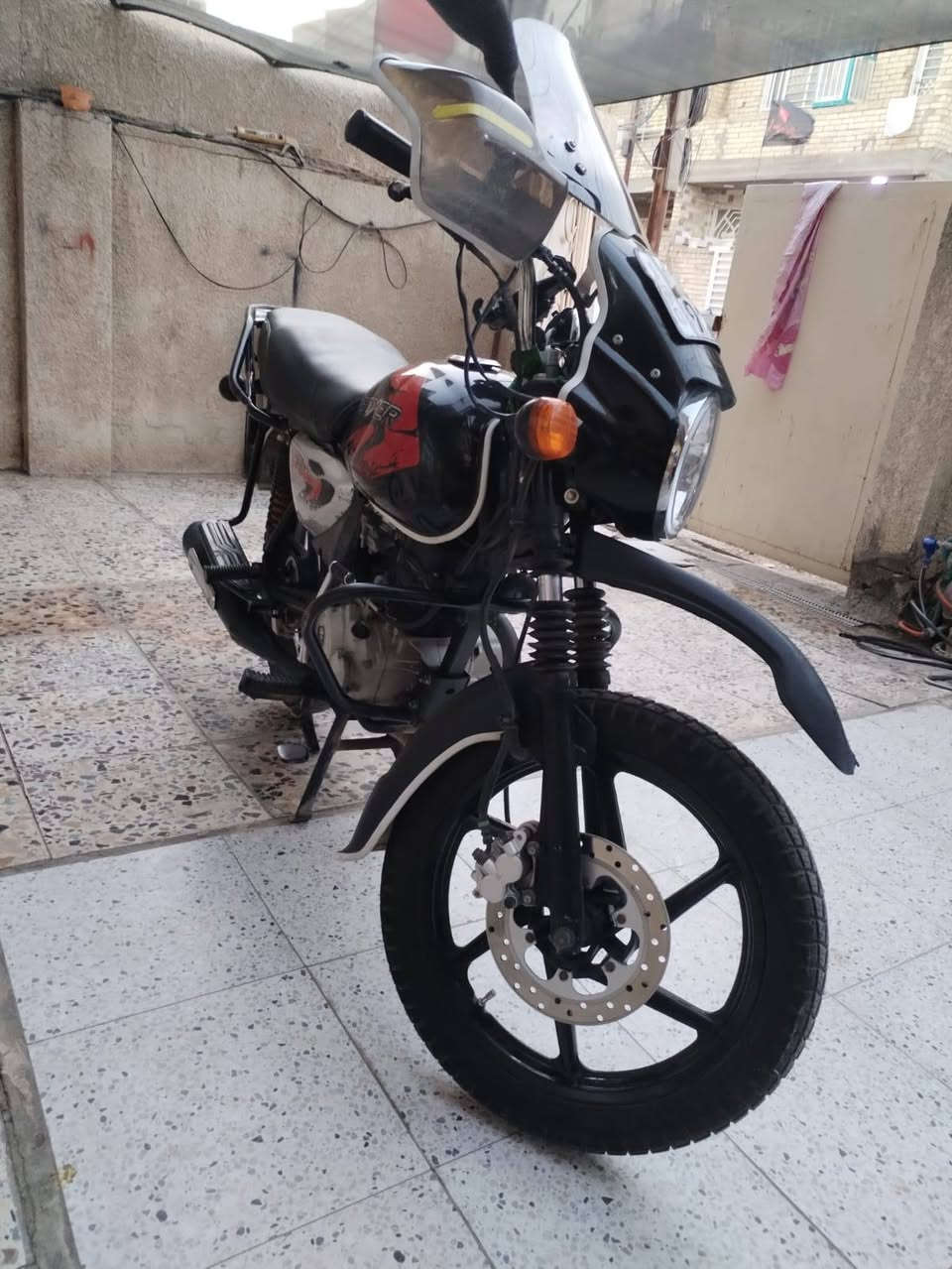 السلام عليكم بوكسر مديل ٢٢ رقم سنويه  دراجه حلوه جاهزه وياه صندوك الأسود جبير .. بيه منضومه زنون عالي ناصي أصلي ثلجي تخم تاير جديد بيه بور شحن سعره ب  ١٩٠٠ بيه مجال مكاني بغداد الأمين الثانيه رقمي *********** شراي يتصل رقمي الثاني ***********
