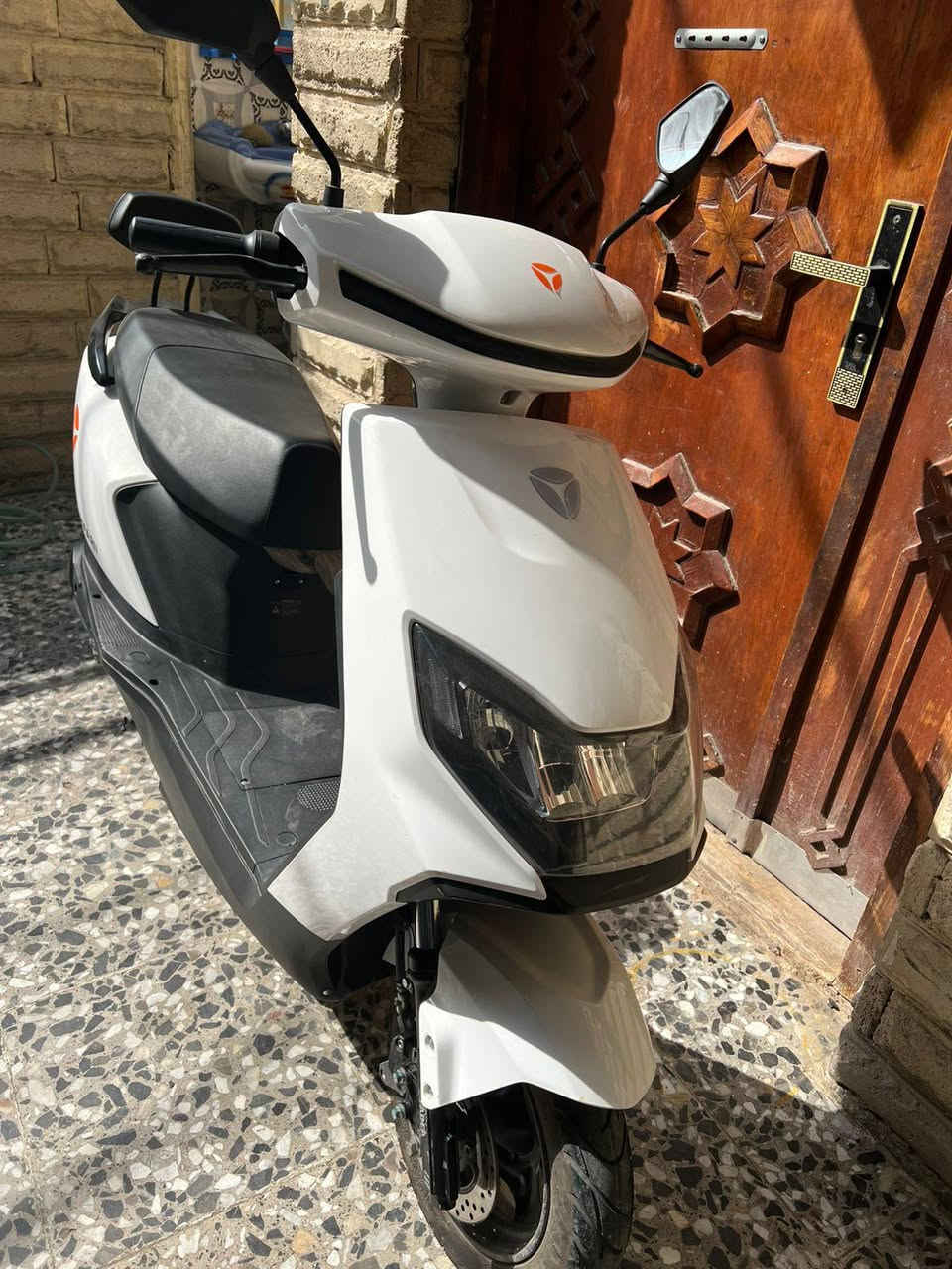 السلام عليكم دراجه للبيع شحن جديده زلغ مابيها مال بيت 6بطاريات بيها بك ترجع زنون بصمه تحكم بعد سعر750بس واتساب ***********
