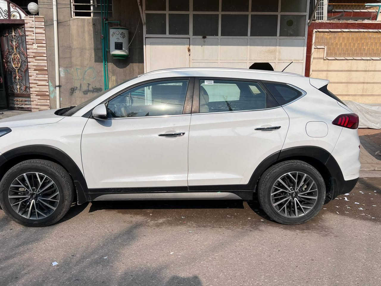 السلام عليكم سياره توكسان 2020 السياره فول مواصفات عدا البنوراما وارد خليجي جيكي مكفوله كفاله عامه ماشيه 155ألف حقيقي السعر المطلوب 210 مع المجال السياره بأسمي شرط المداور رقم بغداد دولي السونار موجود بالصور سياره نضيفه جداً استخدام شخصي الأتصال بالرقم ***********
