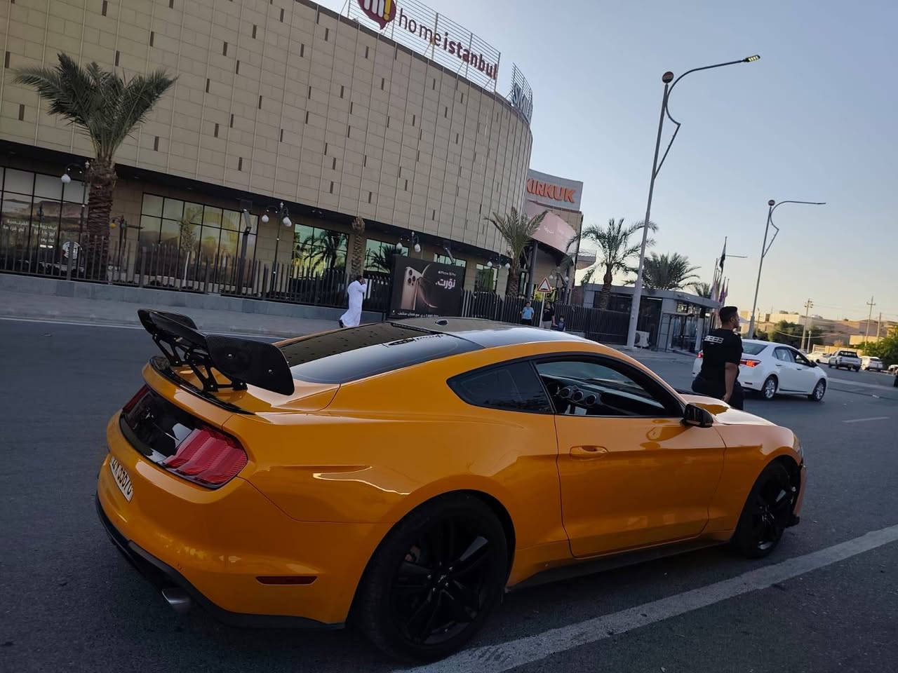 للبيع فورد موستنك موديل 18 ايكوبوست لون مميز برتقالي سقف اسود بلادي
رقم اربيل 
شرط التحويل سنويه وهزه جديده مكان السياره كركوك 
مثبت سرعه 
محدث شيلبي 
جناح خلفي  
شاشه كار بلاي
تدفئه وتبريد ثلج 
شوته 
تحكمات ستيرن
قياده ذاتيه 
دخول ذكي
تشغيل عن بعد 
السياره مابيها مصرف الف دينار فول  شرط الكير والمحرك 
بيها ثلاث قطع ابيع حزام رصعه بسيطه بسقف بيها سحب شاصي فقط سحب 
محرك مفتوح 
السعر108 فقط شراي يتصل تفاصيل كامله كاتب فقط بيع بدون مراوس
للتواصل
*********** كركوك, العراق
