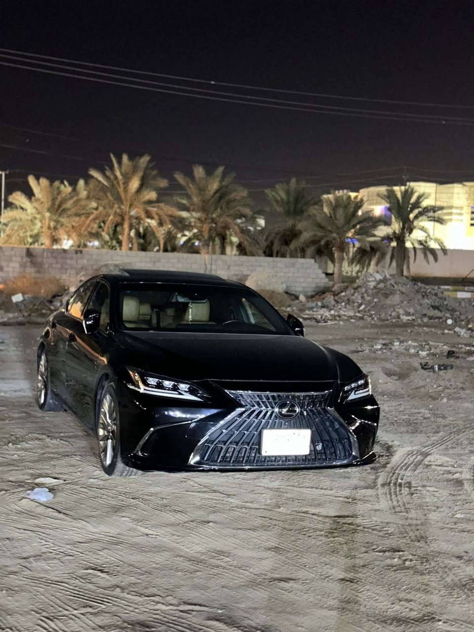 السلام عليكم
لكزس es300h هايبرد لون اسود 2021 
المواصفات برده خلفيه كهرباء + بردات جوانب مع المثلثات + رادار خلفي + رادار جانبي لليمين و اليسار + رادار امامي + مري شفط + تدفه و تبريد مقاعد اماميه + قطعتين تبريد + لون داخل قرميدي جلد + دشبول صاج + دركة ستيرن صاج + اضائه داخليه ليليه + هاند بريك بصمه + اوتو هولد + داتا شو + مثبت سرعه + تحديد مسار + قياده ذاتيه + تدفئه ستيرن + لد ترحيب اربع ابواب عند الاقتراب من السياره + جنطه كهرباء و تفتح على القدم ايضاً + بصمه و تشغيل عن بعد + فتحة سقف + وضع ايفي مود + درايف مود 3 وضعيات قياده ايكو و سبورت و نورمال + لد نهاري + تشغيل لد ليلي اوتماتيكي عندما يكون الشارع في حالة ظلام دامس + هيتر الجامه الاماميه و الخلفيه و المري + ستيرن كهرباء  + المقاعد الاماميه كهرباء + ثلاث وضعيات خرن ميموري لكرسي السائق + ثلاجه في الجكمجه + شحن واير ليس + ويل كب كلاسك + ثلاث عدسات زنون + بك لايت LED + اضائه شعار لكزس عند فتح جميع الابواب الاربعه + نظام سماعات رهيب + عزل جداً قوي فوق الخيال + حساسات امامي و خلفي + كامرات 360 درجه + نظام ABS توقف ذاتي + ماشيه 53 km
السياره هاي لكجري 
وارد امريكي حادثها بنيد و راجع وكاله السيارة مكفوله من كلشي 
للبيع السعر  310
العنوان بغداد الغزاليه 
***********
