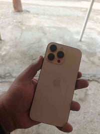 إيفون ١٦بروماكس شرق اوسط ماستر مع الملحقات مبدل شاشة والكامرا الأمامية...