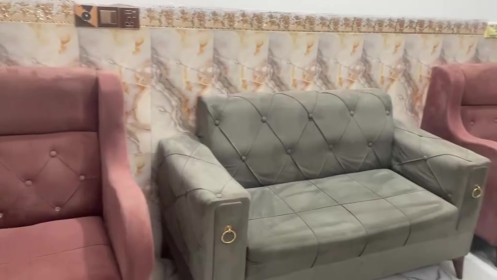 السلام عليكم تخمين للبيع
نضيفات مابيهن اي شي جدد وبسعر اخو البلاش 

سبب البيع تغير ديكور لا اكثر 

السعر ٥٥٠ اثنينهن *********** للتواصل بي واتساب هم
