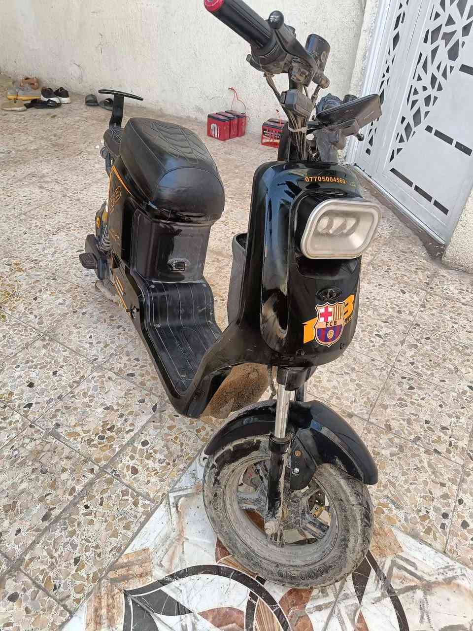 دراجه شحن R8
سعر 250
يحتاجلهة فقط بطاريات 
عنواني بصره تنومه
واتساب ***********
