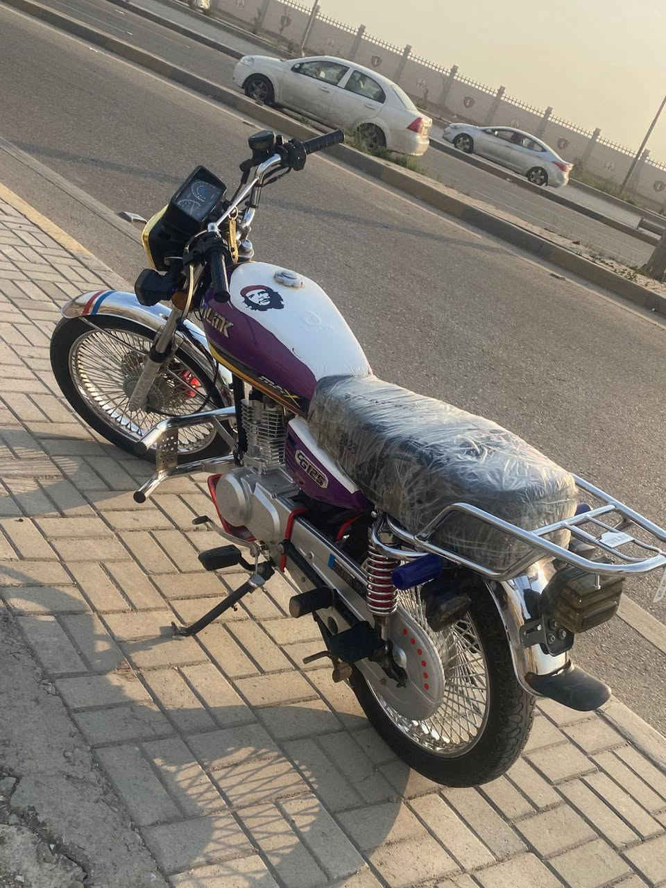 السلام عليكم دراجه ايراني للبيع مديل
2023 /اربعه كير (اوراق /وبيهة الوصل مال كمركك كبل للترقيم) مكينه مامفتوحه كهربائيات كلهة شغاله دراجه جديده مكان بغداد جسر ديالى الجديد/  الرقم الهاتف ***********
