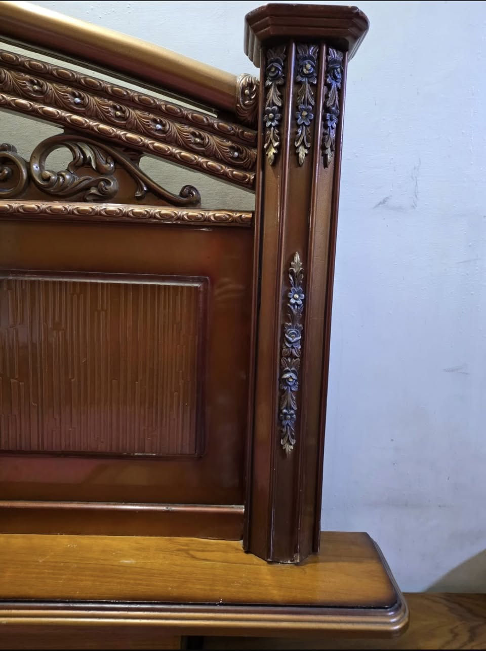 غرفة نوم نظيفة جداً جداً
الغرفة الداخل والخارج صاج
سعر الشراء ٤ ملايين ونص
سعر البيع مليون وبيه مجال
سرير نفرين
كنتور ٦ ابواب
ميز تواليت
كومدي ٤ مجرات
٢ كومدي للسرير
وكومدي زاويه

العنوان البنوك 
الرقم ***********
