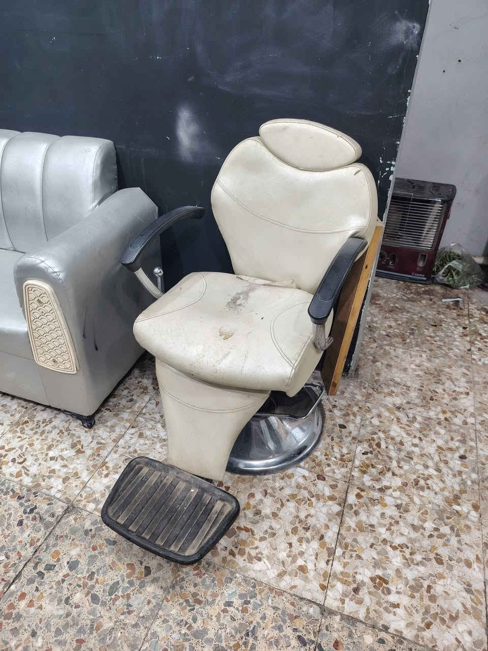 السلام عليكم كراسي للبيع مستعملات ثنينثهن ب ٢١٠ مكان نجف كوفة ***********
