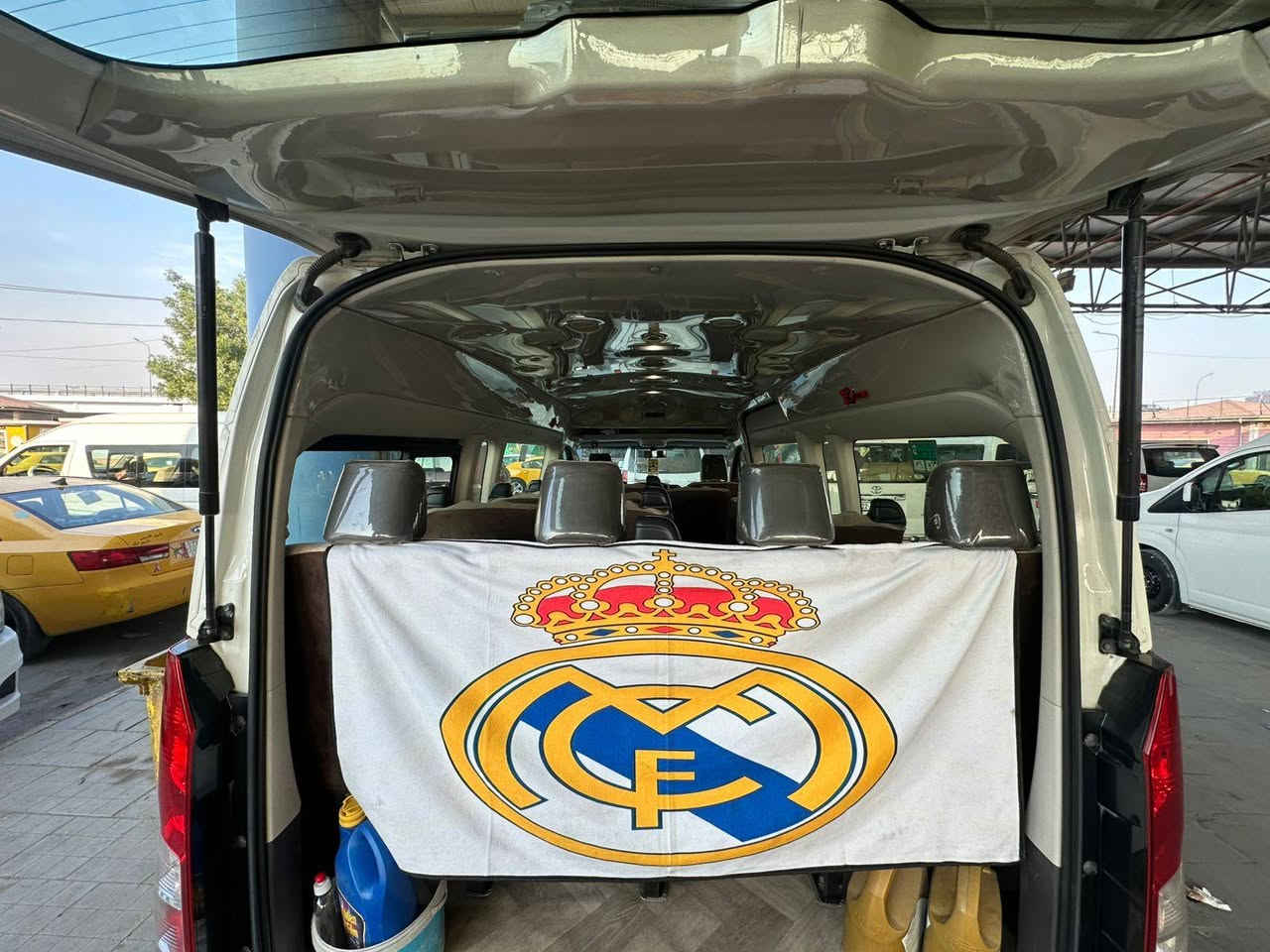 سلام عليكم هايسه موديل 2020 رقم بغداد فول مواصفات كير اوتو بانزين دوشمه عامه تخم تاير جديد سياره جاهزه من كلشي مكان السياره بغداد رقم صاحب السياره ***********مكلف بل نشر
