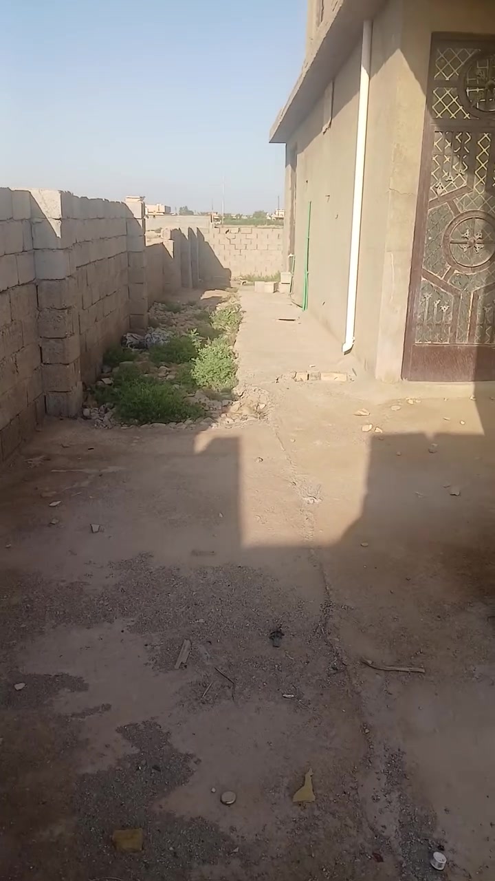 بيت البيع المساحة 600متر العنوان بغداد تقاطع النهروان منطقت الجوادين رقم ***********

