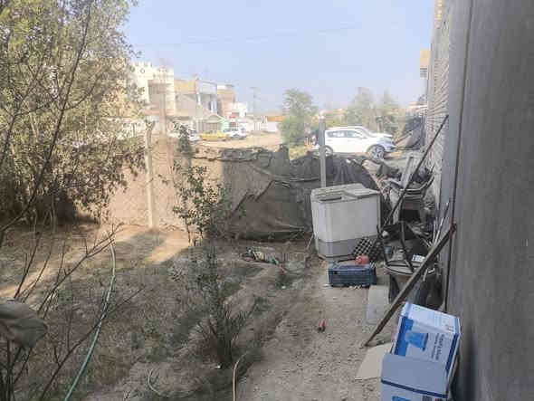 السلام عليكم عدي هاي السقفيه لبيع الطول ٩ العرض مترين ونص 
وسيم بي ترسي ودنك  وباب 
مكاني الديوانية ام الخيل 
استفسار 
***********
