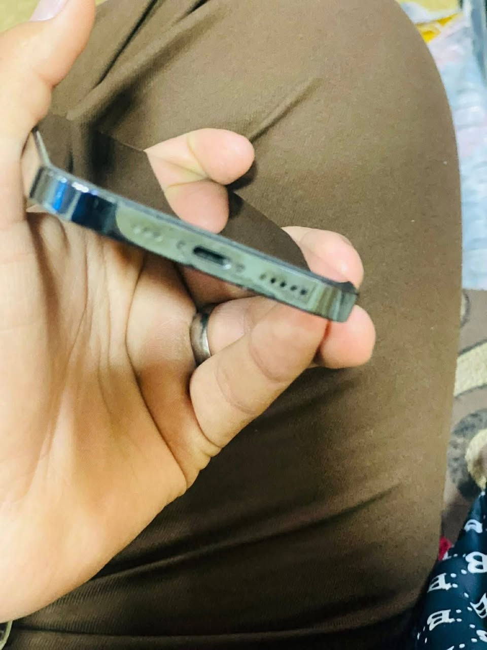 ايفون 12 بطارية 84  سعره 175 بيه مجال حك جيه ما متواجد خاص خابرني وتأمر أمر ***********
