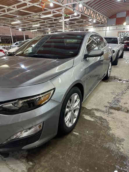 شيفرولية ماليبو LT موديل 2025 زيرو بعدهي 
#الضرر :موضح بالمنشور بس البنيد مبدل ومصبوغ كله مصلح وشغل درجه اولى 
#الرقم : بغداد دولي حره مدفوع گمرگ 

#المواصفات :

▪️السيارة : شيفرولية ماليبو 
▪️المحرك : 1.5L توربو (اربعة سلندر)
▪️حجم الويل : ويل كب حجم 18
▪️بصمات عدد 2 للأبواب مع بصمة جنطة وبصمة تشغيل وتشغيل عن بعد
▪️لايتات اصفر مع كشافات دعامية LED
▪️سايد بريك دگمة
▪️شاشة الدشبول حجم كبير ( ايباد )
▪️كامرة خلفية دوارة اصل مع الستيرن
▪️كشنات السيارة مخمل اسود 
▪️تدفئة لكشنات المقدمة
▪️تحكم فول كهرباء لكرسي السائق
▪️قطعتين تبريد امامي وخلفي
▪️ تشغيل عن بعد
▪️جنطة كهرباء
▪️سستم صوت 
▪️تحكم ستيرن جهتين بلوتوث وحاكية وكروس سرعة وتحكم صوت 
▪️نظام ABS مانع انزلاق
▪️السيارة جديدة وبوضع الشركة.

السعر المطلوب :148ورقة مع المجال
 
الاتصال على : *********** 
مراوس حسب نوع السياره
