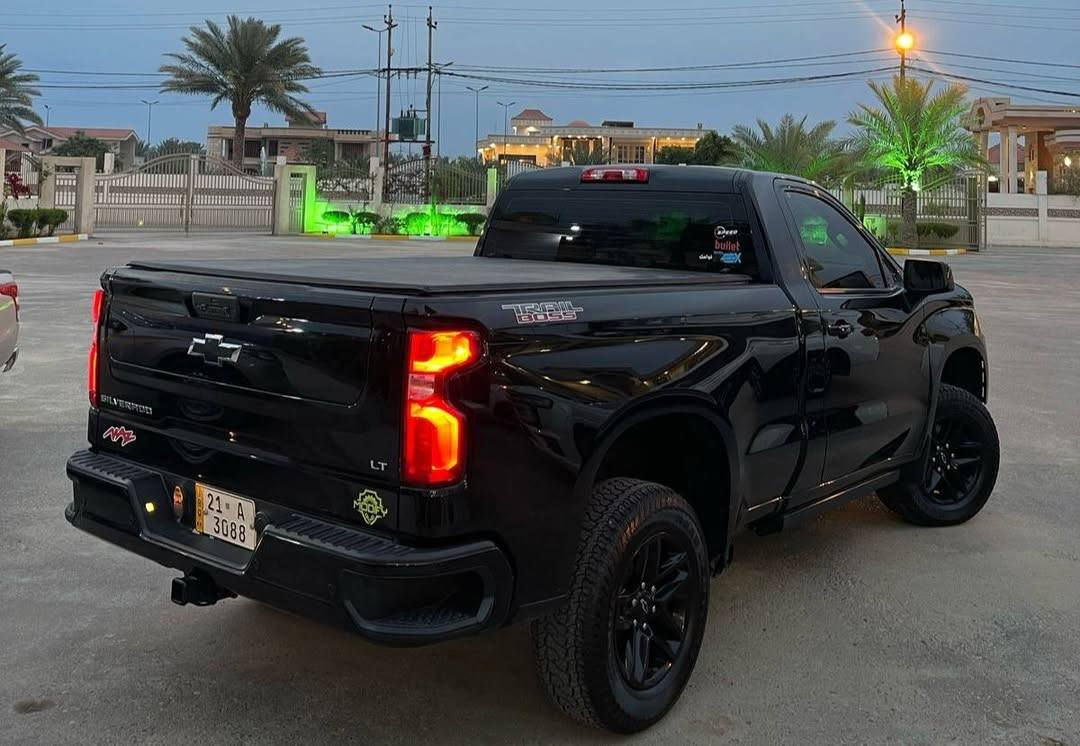 تم تزيل السعر 
شيفرولية سلفرادو تك باب ٢٠٢١ خليجي v8 بودي قصير
مكان السيارة (( اربيل - معرض جوهرة بغداد ))
الممشى : ١٠٠ (كيلو)
السيارة جداً نظيفة والبودي وكالة مكفول اللهم لك الحمد باسثناء الجاملغ اليسار 
ايرباكات ومكينة وقير و شاصي مكفولات كفالة
مواصفات السيارة : trailboss تريل بوس فول مواصفات
اعلى مواصفات ب التك قمارة

السيارة عليها تعديلات واضافات من السعودية بقيمة اكثر من ٧٠٠٠ دولار 
التعديلات والاضافات : 
رقم مميز ٣٠٨٨ أ سليمانيه
تزويد هوائيات bolts on
كت باك بوليت BULLET صالنصة
واي بايب بوليت BULLET 
ريموت كتم الصوت (اكتف اكزوزت) لعدم الازعاج داخل المناطق السكنية
فلتر فولنت ( انتيك سستم كامل ) 
نوزلات رياضية 
اسلاك نوزلات رياضية 
بلف حرارة رياضي ( لتبريد المكينة افضل ) 
مبرد دهن قير (٤٠ الف وحدة) يعني انسى ترتفع حرارة دهن القير مهما كانت الظروف
دواسات كهربائية
اضافة سماعات bose
غطاء البودي الخلفي (الحوض) قماش 
غلاف للحوض لضمان الحوض من الخدوش او الرصعات
تخم تايرات موديل جديد نصف جبلي 
برمجة قير و عقل على الداينو عند المبرمج ابو صقر بالرياض 
اضافة مخرج usb & type c للشحن و السيارة طافية
اضافة فصّال تراكشن (مانع انزلاق) يفصل التراكشن ١٠٠٪؜
رقم زيادة الاحصنة horsepower تذكر للشراي
جميع غيارات الزيت (الدهن) تم في وكالة GM المنصور و ايضاً ب مركز معتمد (البترول الذهبي) في السعودية لضمان جودة الزيت 

جميع هذه التعديلات والاضافات اشتغلتها بمراكز معتمده بالسعودية 
جميع هذي التعديلات لم تمس المكينة او القير مكفولات

واللهم لك الحمد (السيارة مبرمجة برمجة آمنة سيفتي على البنزين المحسن يعني استخدام يومي)
صرفية البنزين جداً ممتازه

السيارة قبل اسبوع دخلتها مركز بوليش و غلفتها نانو سيراميك 
التفاصيل تذكر للشراي

الموقع اربيل معرض جوهرة بغداد
للتواصل/ اسماعيل ابو انس ***********
