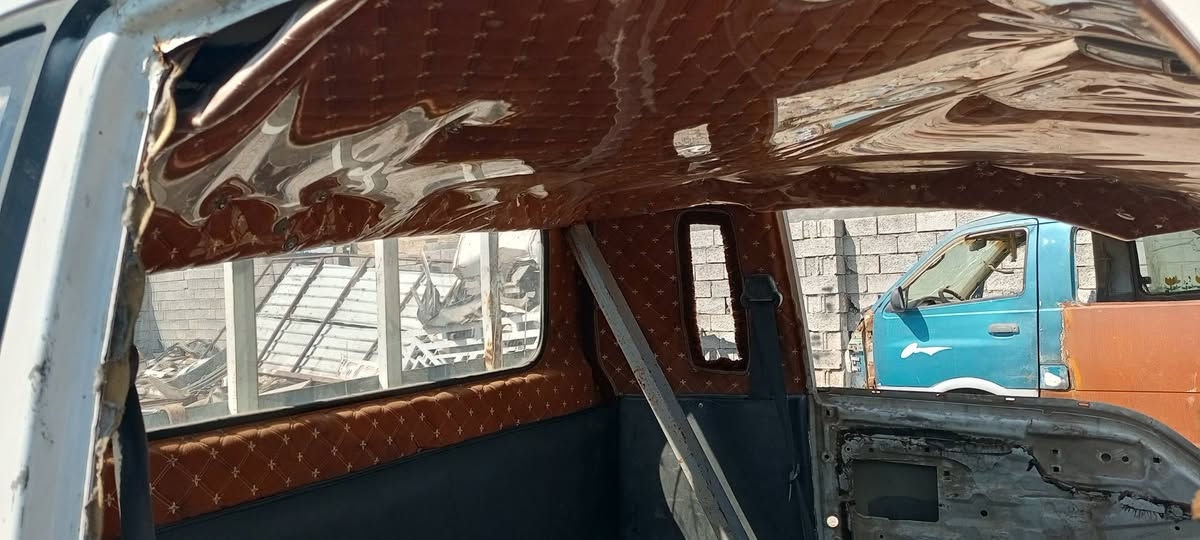 سياره مضروبه نبيعه تفصيخ بدون كير ومكينه الاستفسار 
‏‪***********‬‏السعر 17ورقه
