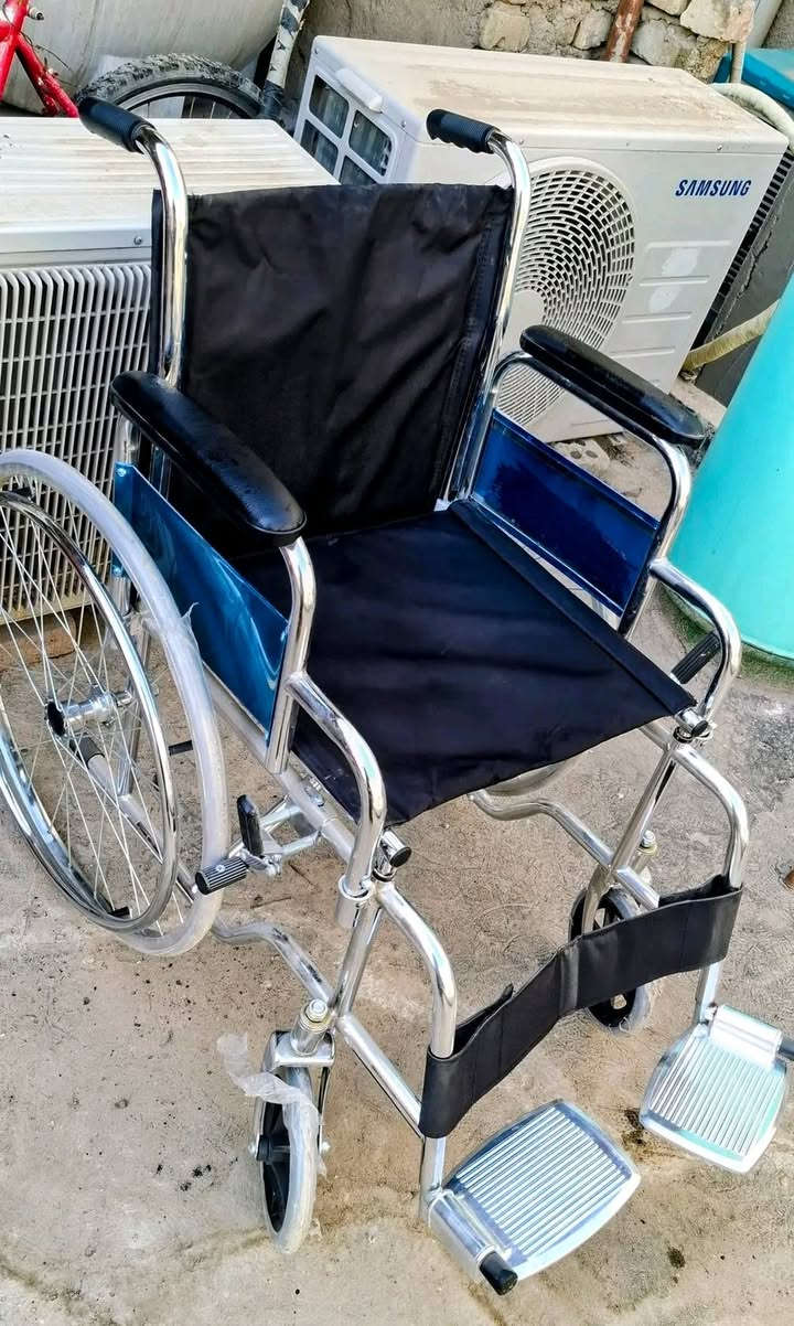 سلام عليكم  شباب من رخصة الأدمن يوجد لدينا كرسي عاديه  للبيع المكان بغداد النهروان
التواصل على هاي الارقام عندي واتساب   (***********)(‎***********)
