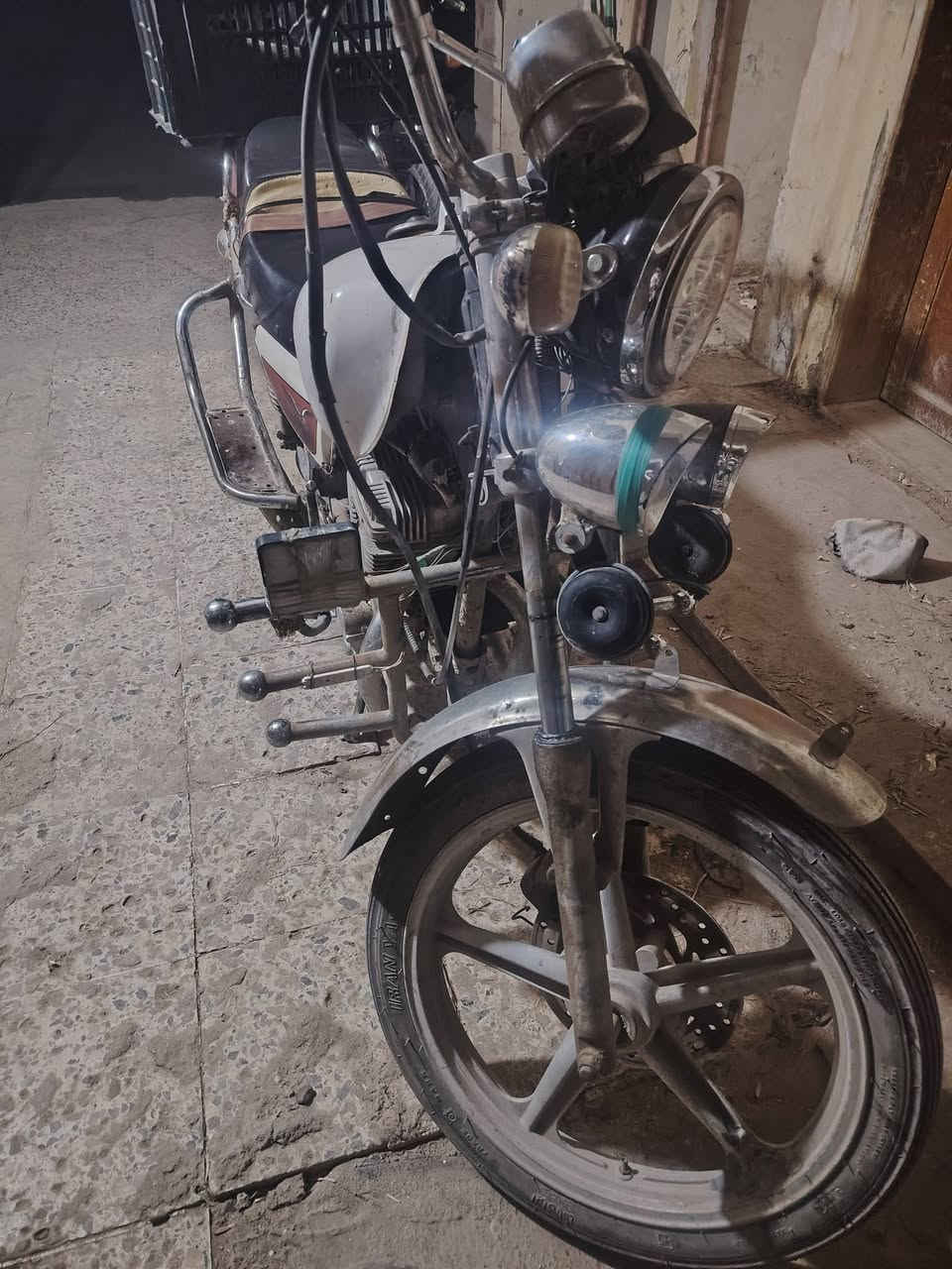 سلام عليكم شباب لبيع تراجه شغاله كهربائيات و صلف كامله مكمله يرادله كفر بس تأيرات جدد مكاني رمادي سبعه كيلو لمجمع رقم واتساب واتصال ***********
