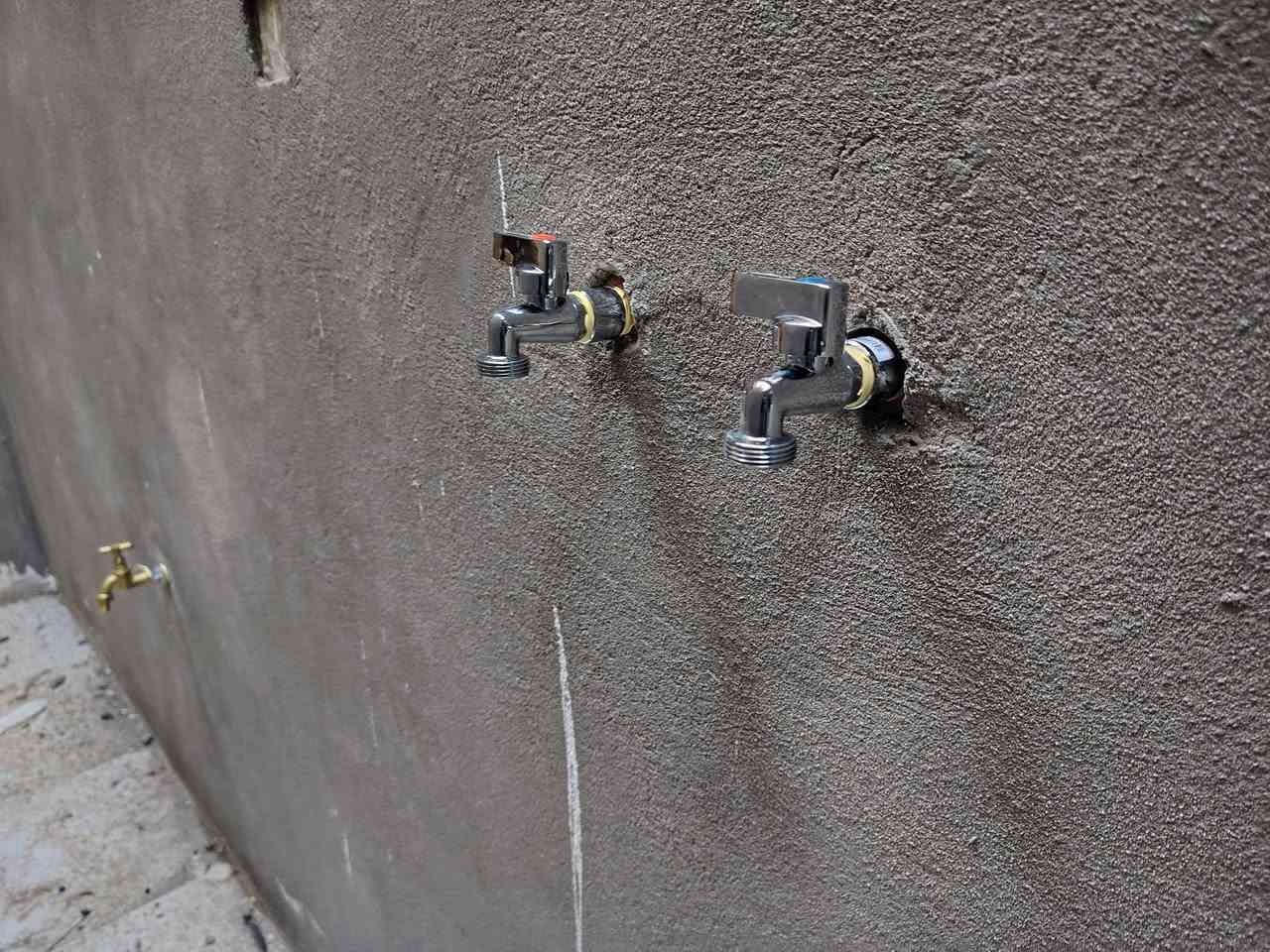 بيت بالخضراء مقابيل شارع ٣٠ طابو زراعي سند ٢٥ مساحة ١٩٥ واجهة ١٤ شارع 7 م  بناء حديث شغل درجة أولى يحتوي على غرفتين 4*5
صاله9*4 استقبال 7 *4 مطبخ 4 *4 ونص درج دائري مرمر كراج 3م  يحتوي على حديقة خارجية للأستفسار الأتصال على الرقم ***********
