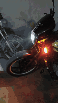 بوكسر ٢٠ بيهه دخان وأوراقها ضايعه اتكفلك كل شي دراجه كامله كلهه شغاله رقم *********** سعر ٥٥٠ مال بيع
