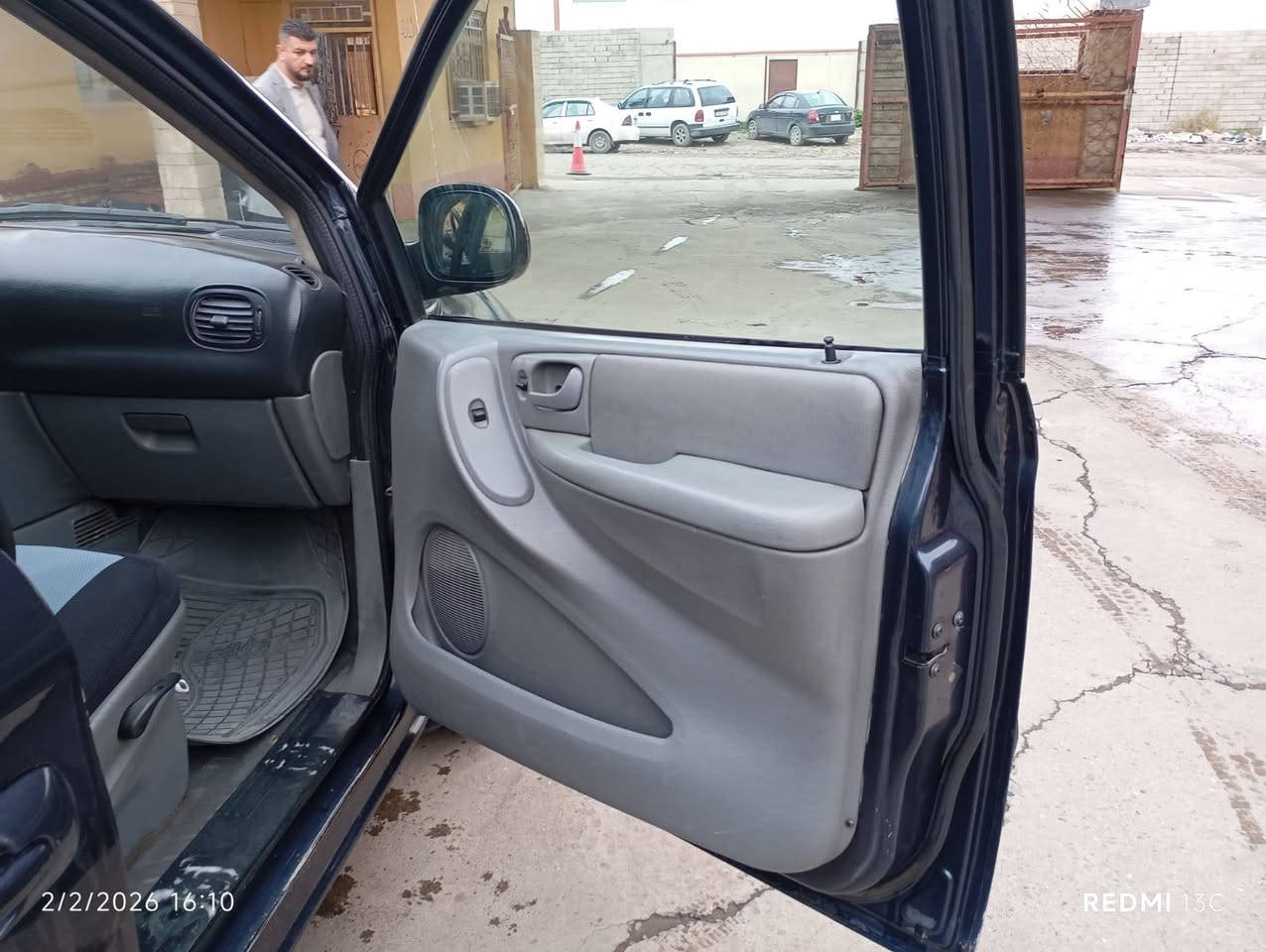 السلام عليكم 
ودج كرفان 2007
رقم جديد كوبون بانزين 
شرط التحويل 
مكينة وكير شرط
4 قطع صبغ 
تبريد تدفئة شرط
90$
وبيها مجال قليل 
***********
