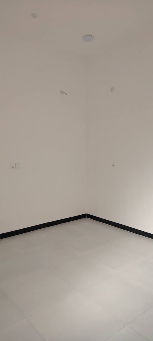 للبيع

بيت ١٠٠م خلفي

طابق واحد بناء حديث كونكريت مسلح
صارله اسبوع من اكتمل البناء

سعر ٨٠ بيه مجال قليل

يقع خلف السريع حي المالكي

يحتوي على غرفه وصاله ومطبخ وصحيات داخليه وخارجيه واستقبال

حاليا فارغ جاهز للسكن

موبايل للاستفسار ***********
