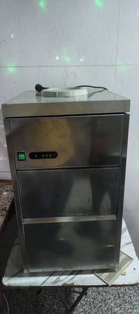 مكينه صانع ثلج بلوري السعر 75 مكاني بغداد  07735704866