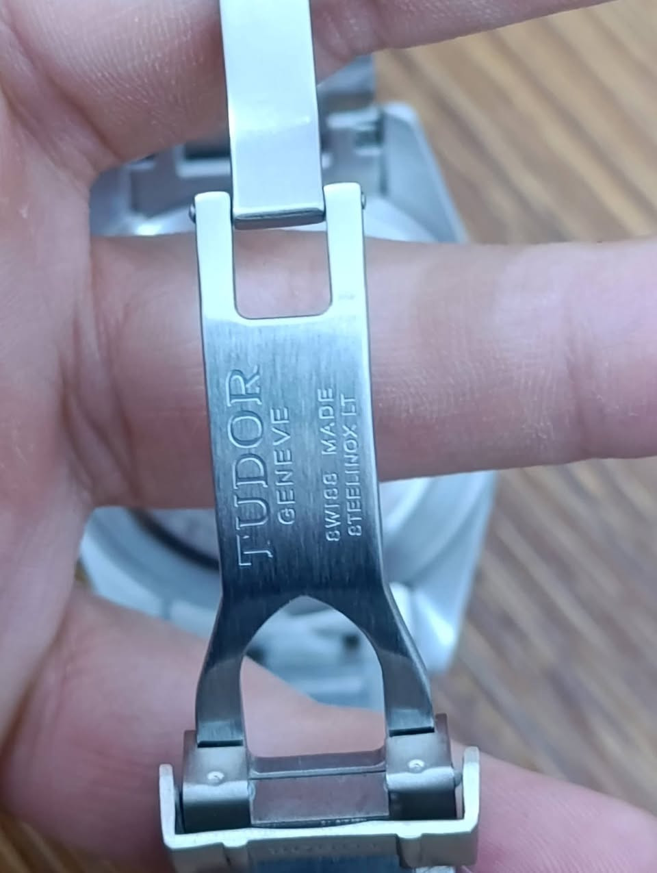 تيودور بيلاكوس
المواصفات-

1-الساعة تعمل بنضام الأوتوماتيك 
2-زجاج الساعة زفير مقاوم الخدوش
3-الرنك دوار و قفل السير فراشة
3-تكون الساعة مختمة بالكامل طبق الاصل
4-الارقام و العقارب جميعها لامينوس
5-تكون ضد الماء بعمق 500 متر


**إذا كنت صاحب هذا الإعلان وتريد حذفه لأي سبب، رجاءا أرسل رسالة إلى الدعم الفني**