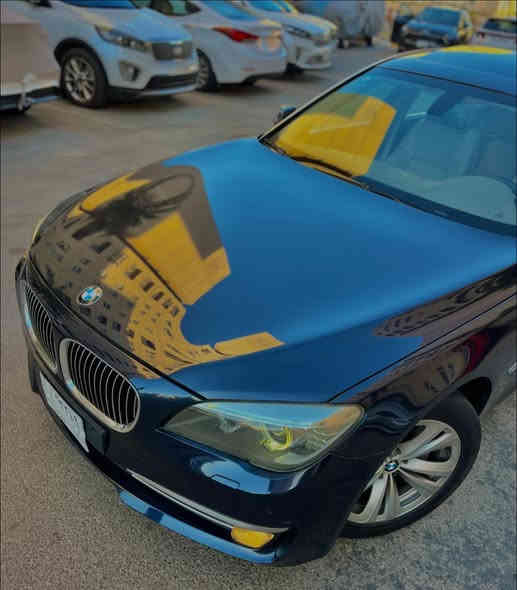 بي ام دبليو 740Lİ .
رقم بغداد/ موديل 2013 / خليجي /وكالة العروش
 باب طويل/ لون نيلي / محرك ستة سلندر N55 المرغوب .. 
ماشية KM165 قابل للزيادة ..
گير ومحرك مكفولات من كلشي  / 5 وبعد مواصفات هواية فول السيارة 
السيارة بدون صبغ.
مكان السيارة بغداد السيدية/رقم بغداد تحويل ..
 باقي المواصفات معروفة...
للاستفسار اكثر ..***********.. 
  السعر 199 وبيها مجال شي بسيط..
