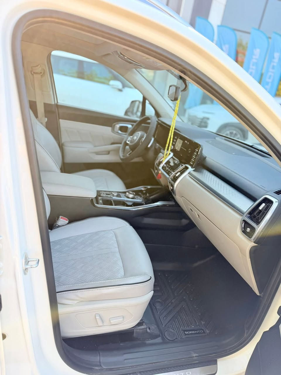 السلام عليكم سورنتو موديل 2021خليجي 6سلندر 7راكب فول مواصفات مكفوله ماشيه 91الف للاستفسار ***********
