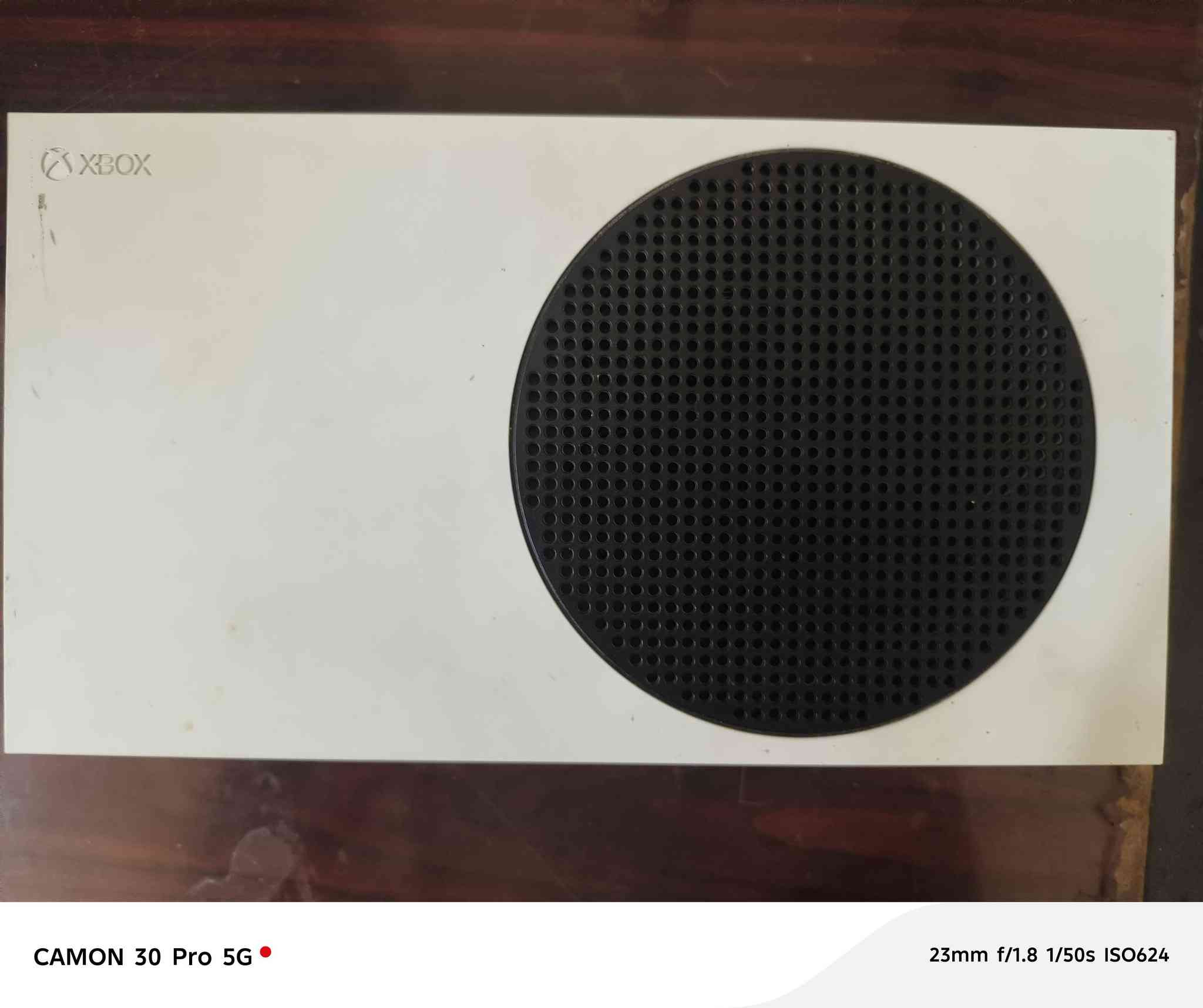 سلام عليكم
إكس بوكس سيريس إس للبيع 
جهاز ما مفتوح كامل ملحقات كارتون موجود كيبلاتة كاملة جوستك ما مفتوحة بس بيها درفت ماشر بل صورة يجي وياه قاعدة مال سيريس إس و بطاريات عدد ٢ كبار 
مكاني بغداد مدينة الصدر
السعر/325
الهاتف/***********
