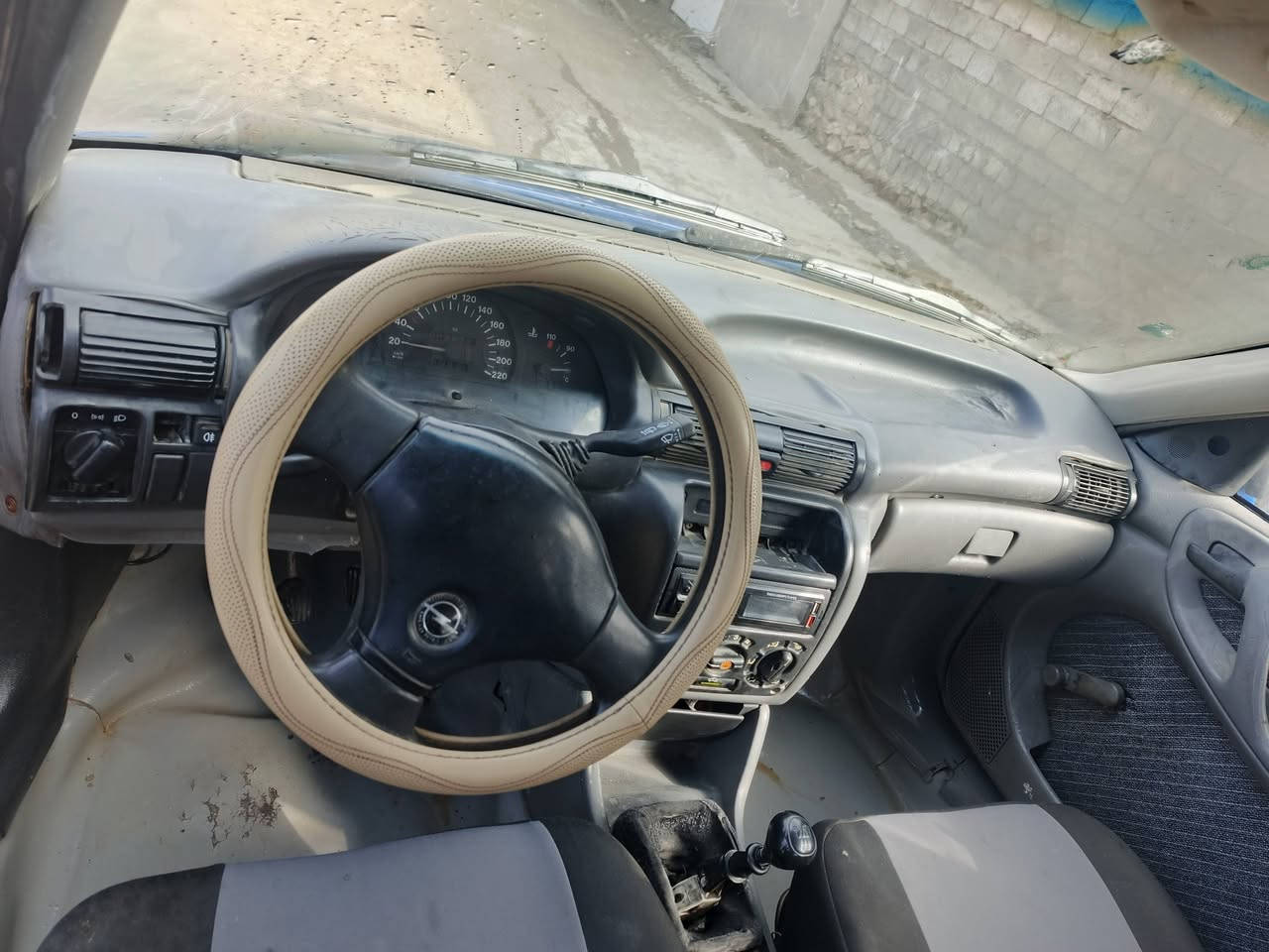 استرا
موديل 93
شرط الوكاله والتحويل من ابو السنويه 
صبغ بس الدوير محرك نضيف 
السعر 33
رقم الموبايل 
***********
