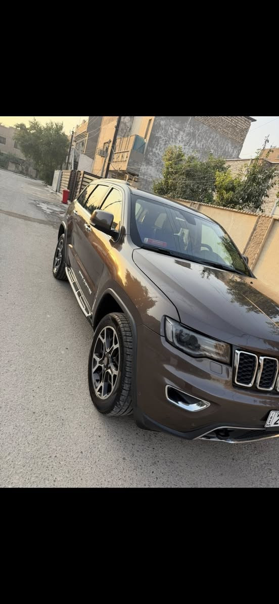 جيب گراند شيروكي 2018 (خليجي وكالة ليث العبيدي)
فول مواصفات عدى الجكات 4x4 Limited 

دفع رباعي ، بانوراما ، 3 شاشات ، كشنات تبريد و تدفئة ، حساسات امامي و خلفي ، شاشة كار بلي
قطعتين صبغ فقط❌ 
ماشيه ١٥٩ الف كيلو 
كلشي بيهه بشرط كير ومحرك وكهربائيات وصدر بدون نقص برغي

سنوية وهزة جديدة بأسمي 
مكاني بغداد المنصور
السعر (٢٤٠ ورقة ) وبيهه مجال للشراي

تفاصيل اكثر اتصل وبيك خير وتدلل 

***********
