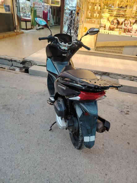 السلام عليكم  شباب دراجة للبيع  PCX جيل الثاني مامشية هواي جديد ونضيفة للا ستفسار الا تصال على الرقم 
***********

