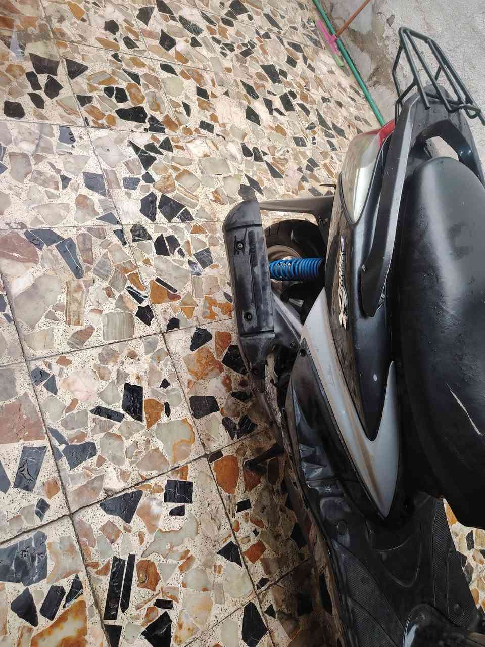 لبيع سكنس فحل نوزل كوري دراجة تخبل بس نقصة شاشة محروقة سعرها ٦٠٠الف شراي يخابر خادم ***********
