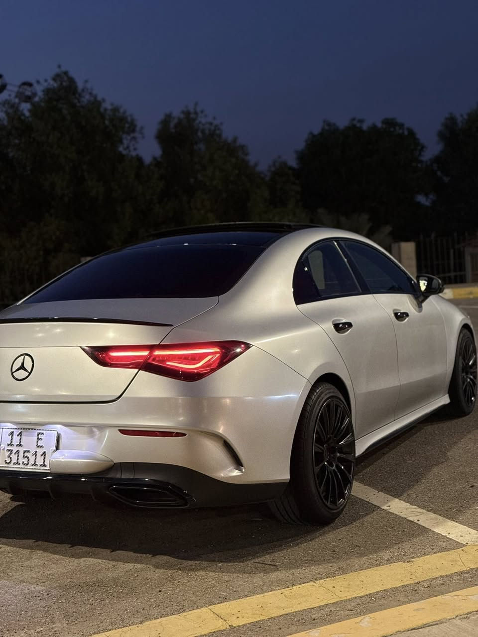 السلام عليكم
مرسيدس 2022 
CLA 250 
رقم بغداد باسمي تحويل مباشر
سياره مغلفه PPF طافي 
محرك 2000 تيربو 
سياره جاهزه وكلش حلوه 
كشن كهرباء وخزن ومساج وتدفئة بل كشنات 
القماره بانورما 
شاحن لاسلكي 
ويل 18تو سايز 
أربع وضعيات قياده 
شاشه تجي متصله 
الالوان الداخليه متغيره 64لون 
داخلية السياره احمر واسود 
موس تحكم 
تبريد قطعتين 
سياره فول موصفات 
صندوك يفتح حساس 
مري كهربائيه قلابه 
كير محرك وحداديه سياره جاهزه 
سياره وارد وصور الضرر مرفقه
بدون ايرباك بدوان شاصي وبدون لغد  
ماشيه km 100 
السعر 210 وبيه شويه مجال 
***********
***********
