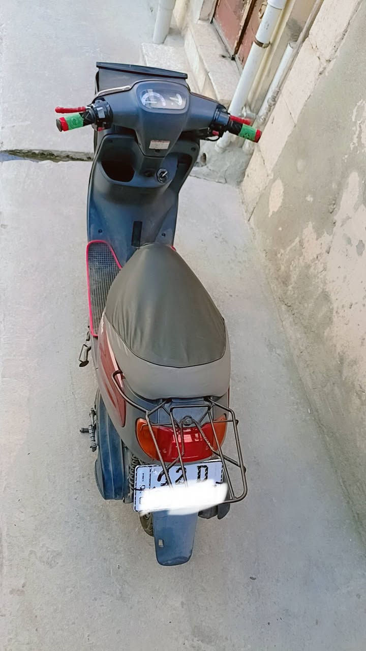 السلام عليكم شباب عندي هذا الماطور 🛵
((مرقم وكامل شرط التحويل🪪 ))
 وضع شركه 
درع الاصلي ماله ما تصرف عليه ولا ربع 
وايرمنيه شغاله شرط سلف اشاير القفل اكسن قفل ستيرن يعني ماطور جديد 
شراي اتصل على الرقم ***********
