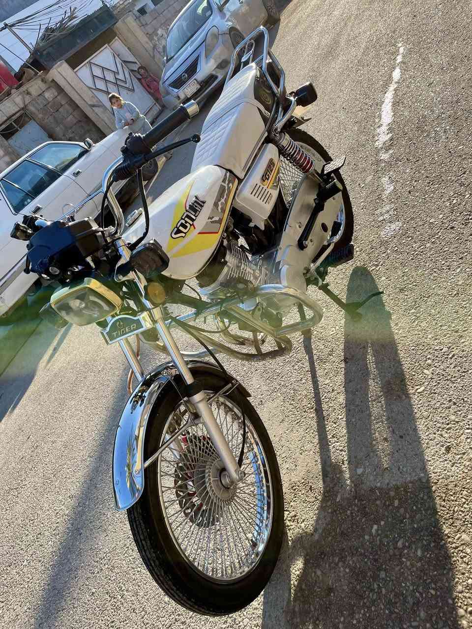 السلام عليكم
تايكر 2024 دراجة بلادية ومكفولة كلهة شغالة مابية كل نقص اوراقهة موجودة سعر 600 الف وبية مجال بسيط حك الجية 
بلدروز حي العصري ***********
