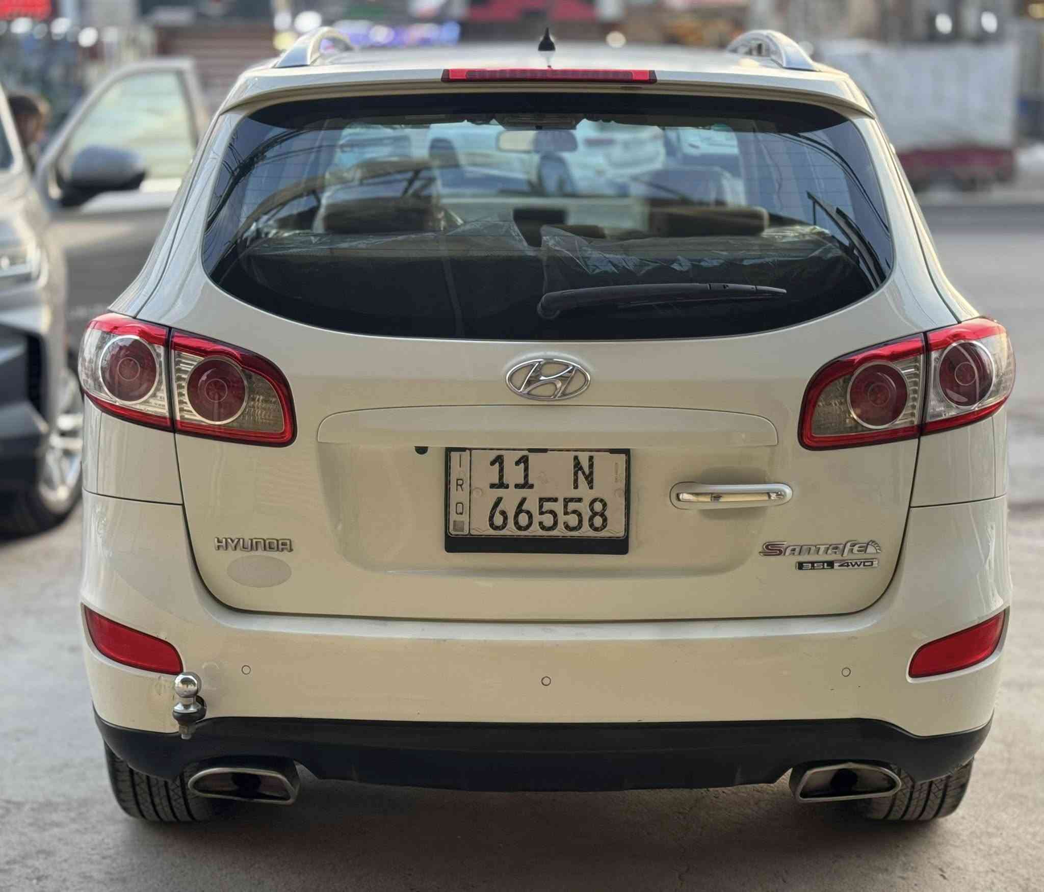 السلام عليكم
سنتافية 2010 
مكينة V6 حجم 3500 مكفول
فتحه 
3 قطع تبريد
7 راكب 
4x4
اشاير مري + مري شفط 
وبقية المواصفات المعروفه 
بيها باب خلف السائق صبغ 
والباب خلف العبري نص صبغ 
سياره جاهزه للأخير ونضيفه بدون اي نقص 
العنوان / بغداد 
السعر / 134
للأستفسار / ***********
