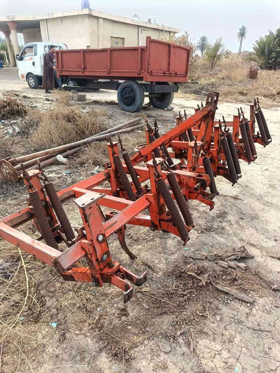 فدان تركي حجم 11 + غراض للبيع  عنوان بغداد على طريق الدولي السريع***********//***********
