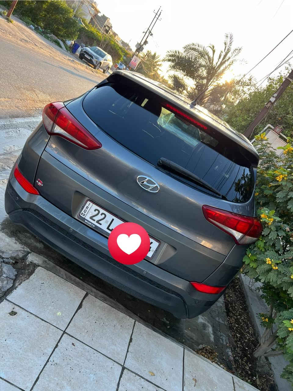 السلام عليكم
توسان ٢٠١٨ وارد امريكي حادثهة جاملغ خلفي وبوب خلفية مصلحة ومصبوغة 
ماشية ٨٨ الف ميل السيارة مابيهة نقص كاملة وسنوية جديدة 
السعر المطلوب ١٥٥
للتواصل ***********
