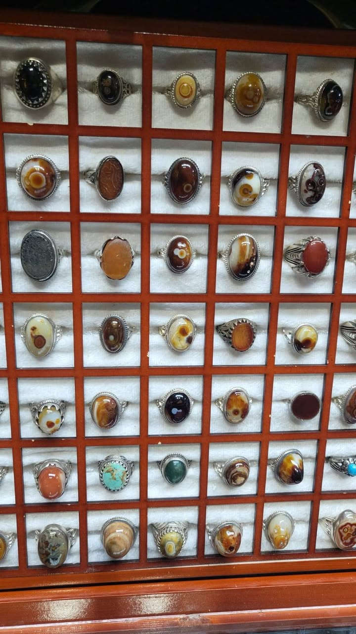 ١٤٠ خاتم شلعة وحدة على ٢٥ الف
بغداد المشتل شارع المطبك قرب دائرة الامانة عمارة البركة ***********
