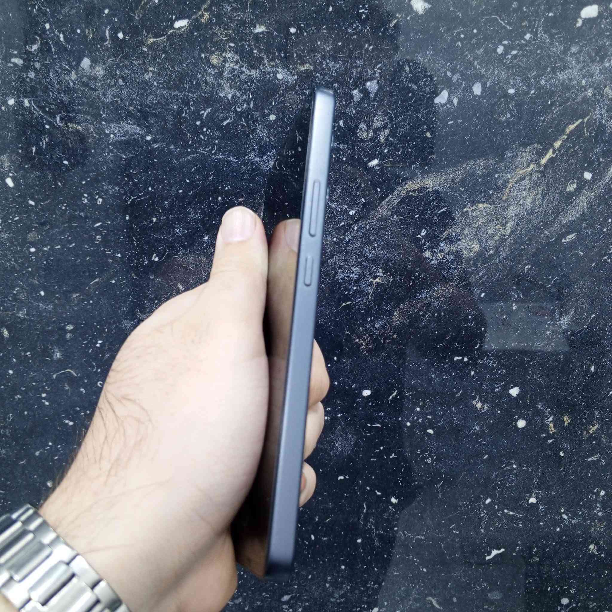 السلام عليكم حبايب 
اوبو رينو 13f
جهاز بلادي ممفتوح نضيف جدا 
ذاكره 256 عشوائي 16 8 من نضام و 8 من الجهاز 
كاميرات 50 ميكا بيكسل 
شاشه اموليد 120 هيرتز 
بصمه بل شاشه 
بطاريه 5800 شحن سريع 45 واط جهاز كلش حلو ومرتب 
السعر 200 الف 
عنواني بغداد الدوره ابو طياره 
*********** واتساب فقط
