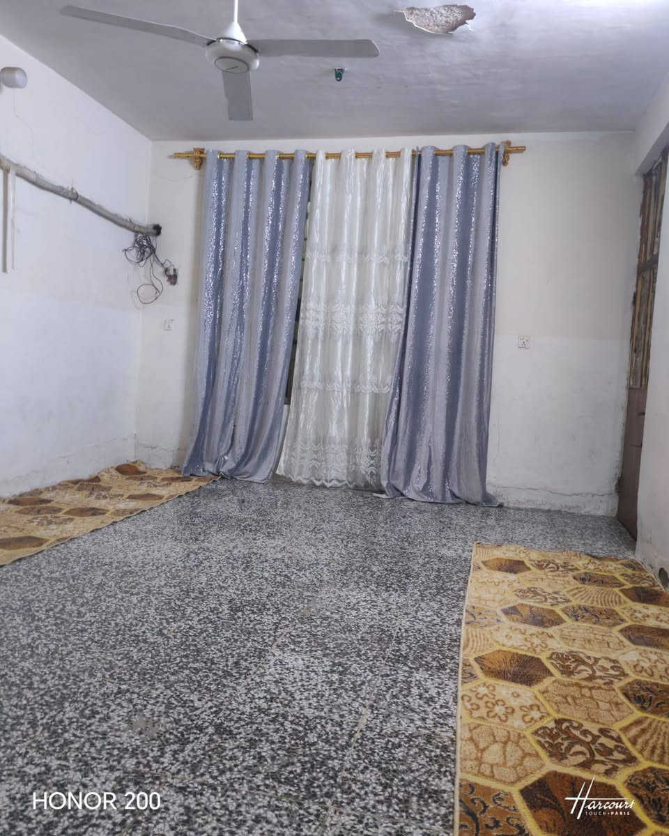 السلام عليكم بيت البيع مساحه 200و النزال 14و الواجه 14البيت متكون من ثنين غرف ارضيه و فوك وحده والبيت جبير خير من الله البيت مكيش موقع البيت الزعفرانيه دور الصحه الثانيه زراعي رقم التليفون *********** مجاري كامله و مي كامل و كهربائ
